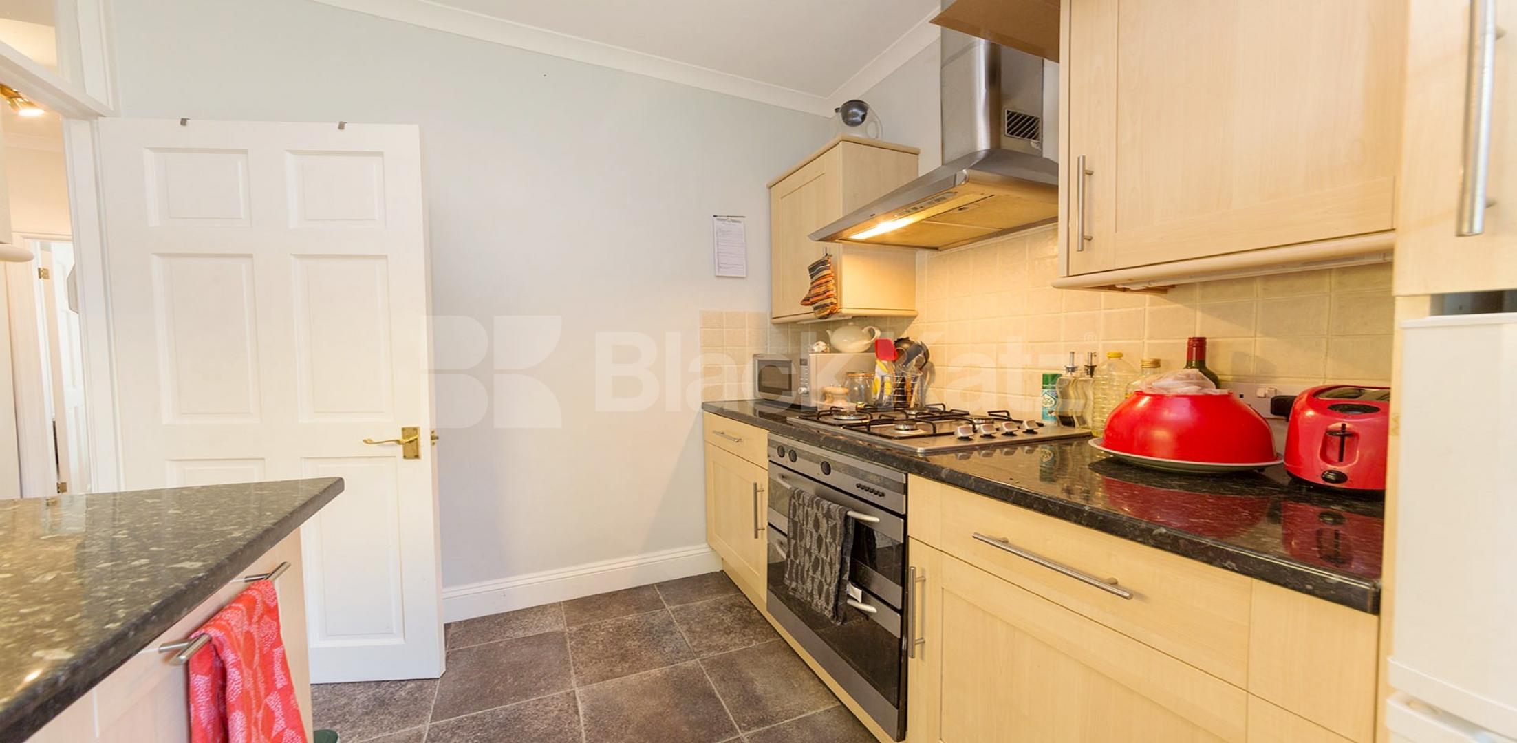 Stunning Apartment Elmstone Road, Fulham